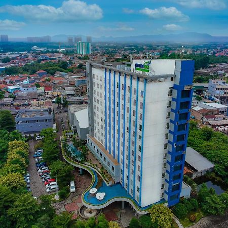 Primebiz Cikarang Hotel Екстериор снимка