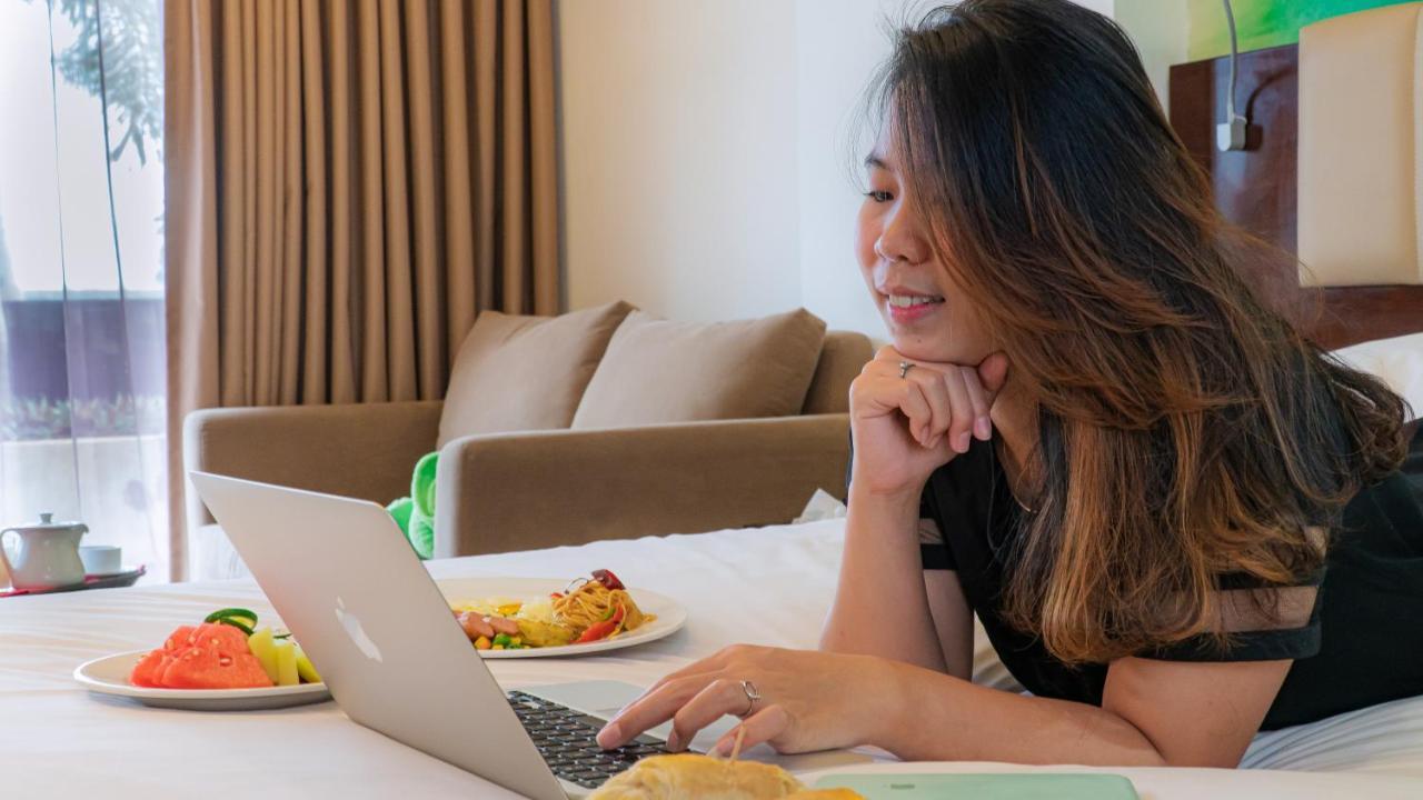 Primebiz Cikarang Hotel Екстериор снимка
