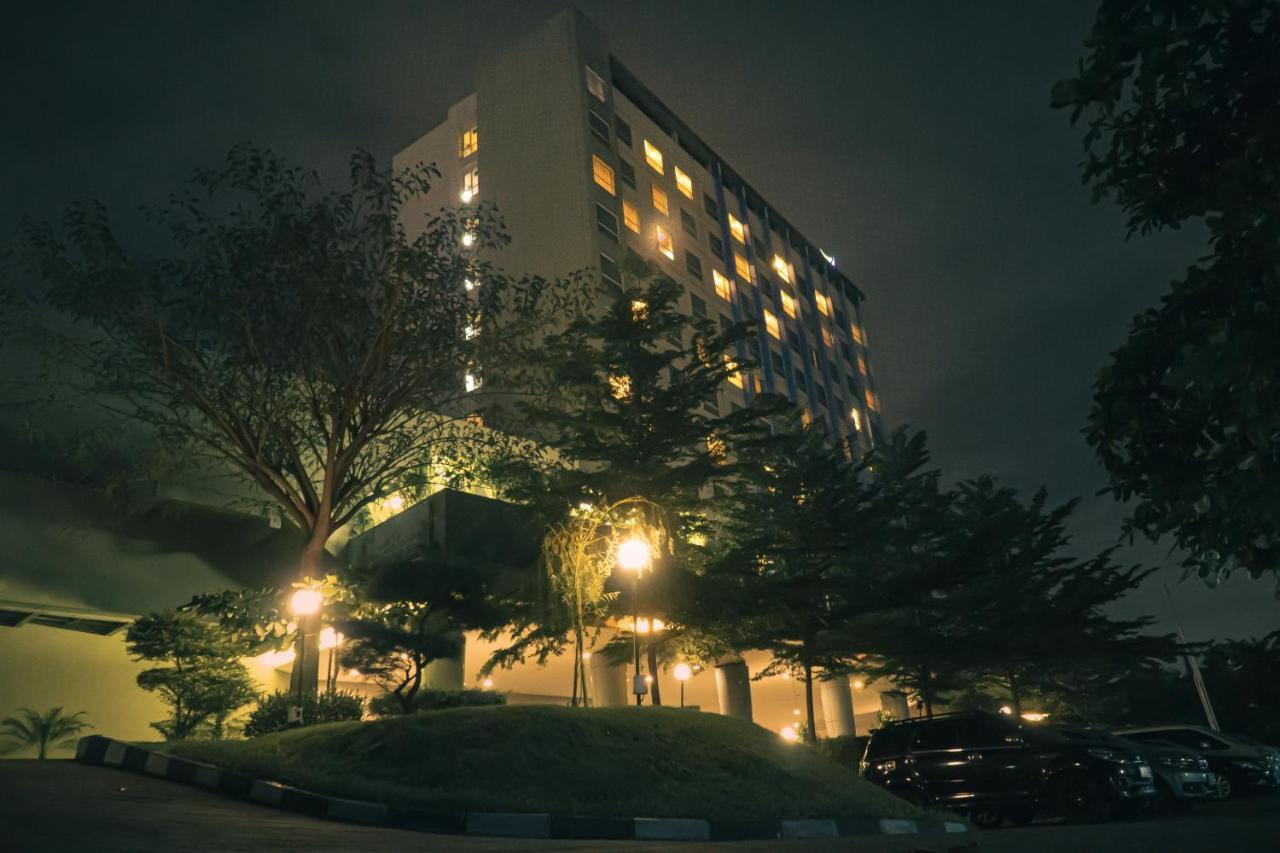 Primebiz Cikarang Hotel Екстериор снимка