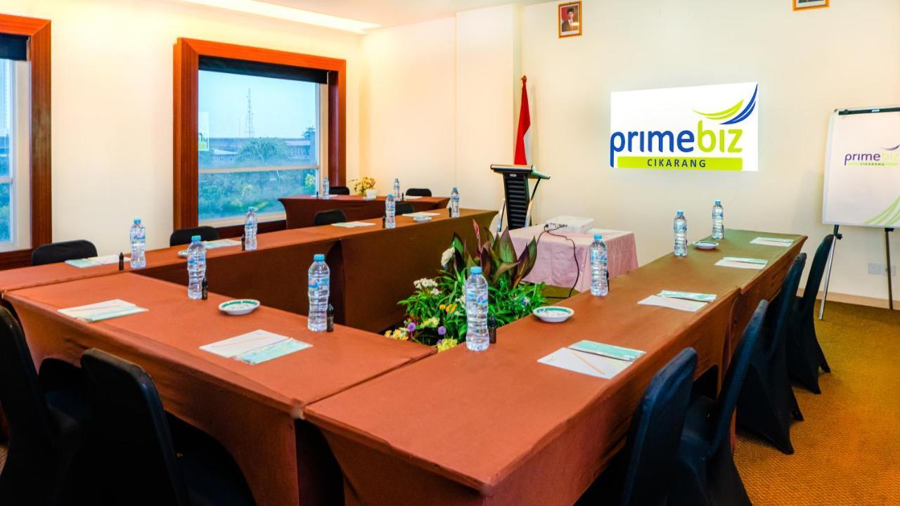 Primebiz Cikarang Hotel Екстериор снимка