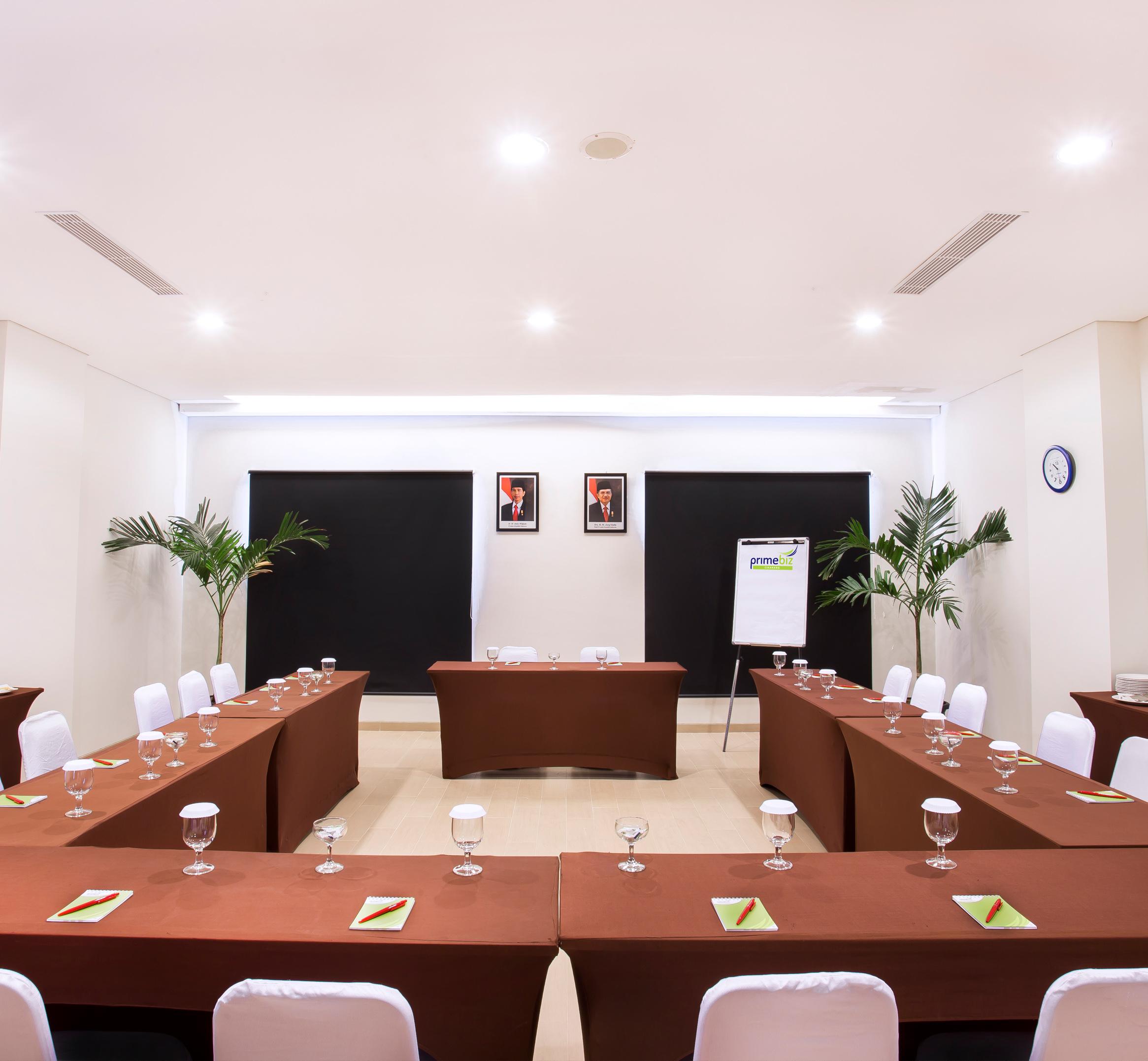 Primebiz Cikarang Hotel Екстериор снимка