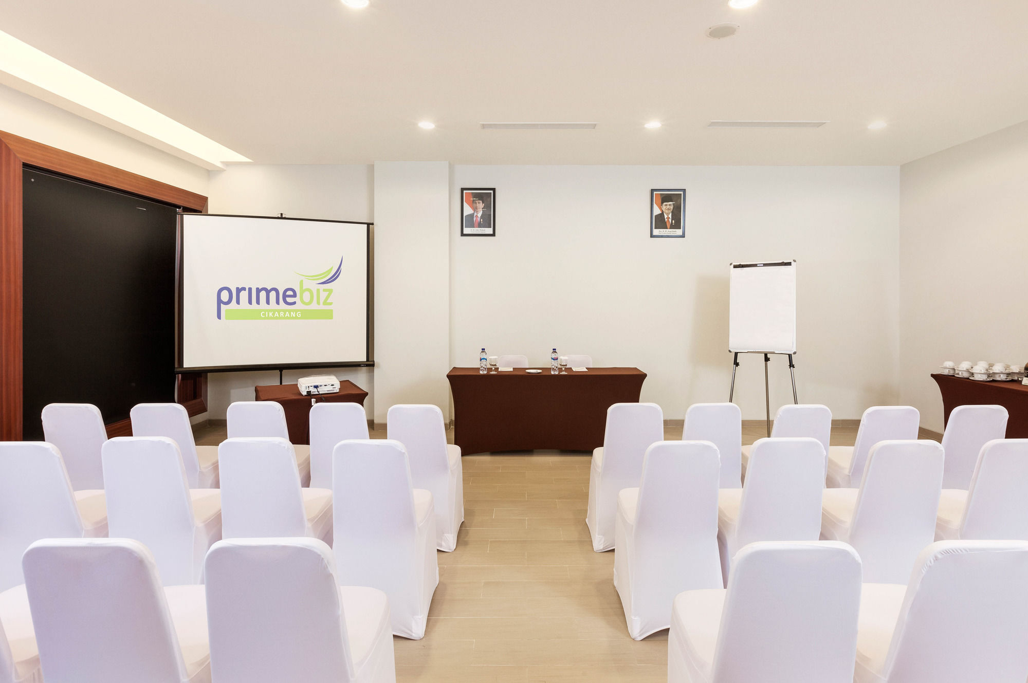 Primebiz Cikarang Hotel Екстериор снимка